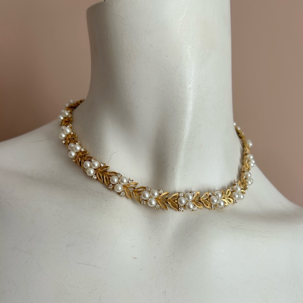 Trifari Elegant Gold and Pearl Necklace 16 inch VTG